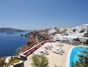 Canaves Suites