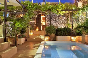 Santorini Gay friendly hotel - Lava Suites