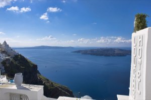 Santorini Gay friendly hotel - Loucas