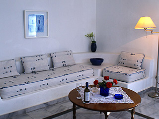 Aethrio Hotel Superior Living Room