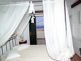 Agnadi Villa Foinikia Santorini Hotel