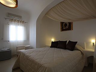 Avianto Hotel Bedroom Imerovigli Santorini