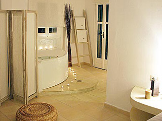 Blue Dolphins Jacuzzi Suite