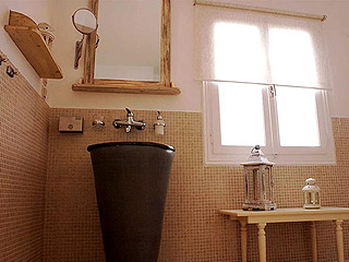 Blue Dolphins Large Apartment Bathroom