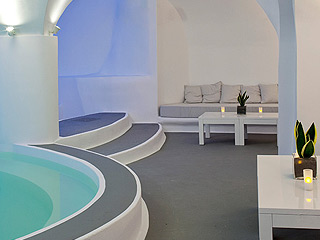 Chromata Hotel Pool Lounge