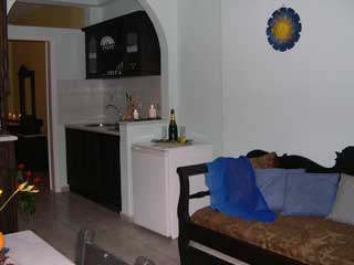 Eltheon Hotel Kitchen Sitting Area