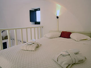 Homeric Poems Hotel Bedroom