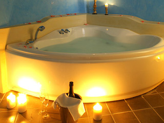 Ikastikies Elegant Suites Santorini Roza Bathroom