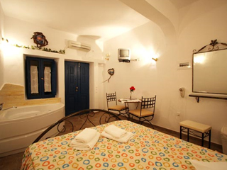 Ilioperato Hotel Guestroom