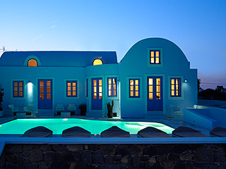 Kallisto Hotel By Night