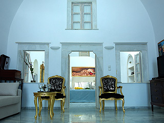 Kallisto Hotel Guestroom Lounge