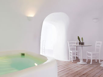 Kirini Hotel Indoor Pool