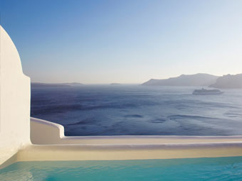 Kirini Hotel Outdoor Pool