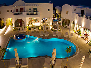 La Mer Pool Are By Night