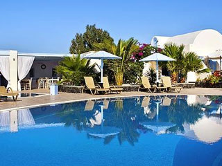 Marillia Village Hotel Swimming Pool