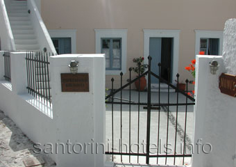 Neoklassiko Koukouli Hotel Santorini Entrance