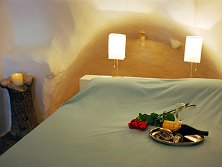 Oniro Suites Santorini Volcano Cave Suite