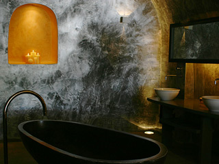 Remezzo Honeymoon Suite Extravagant Bathroom
