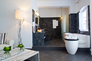 San Antonio Hotel Bathroom