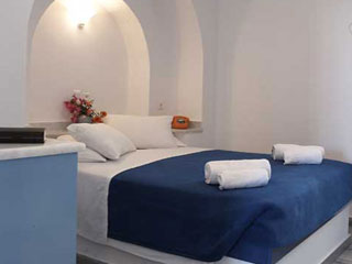 Sigalas Hotel Bedroom