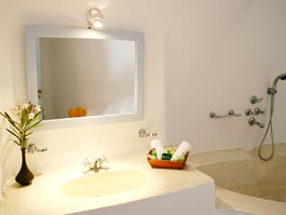 Spiti Daniel Villa Santorini Bathroom