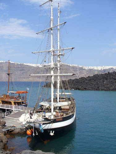 santorini volcano cruise