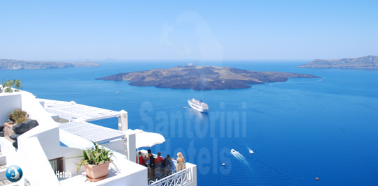 Walking in Fira