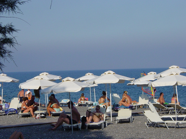 santorini kamari beach
