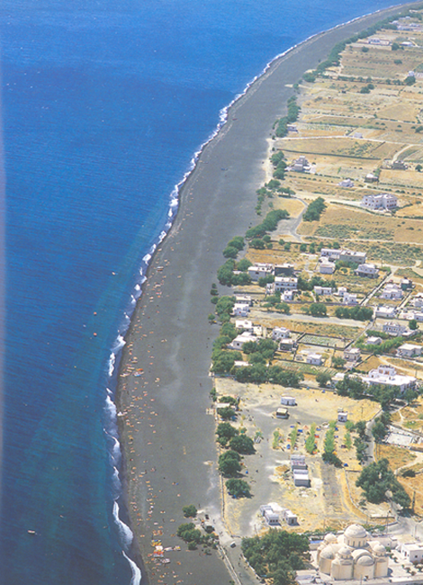 santorini perissa popular beach