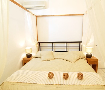 Athina Suites - Santorini hotels - Athina Suites Sofa 