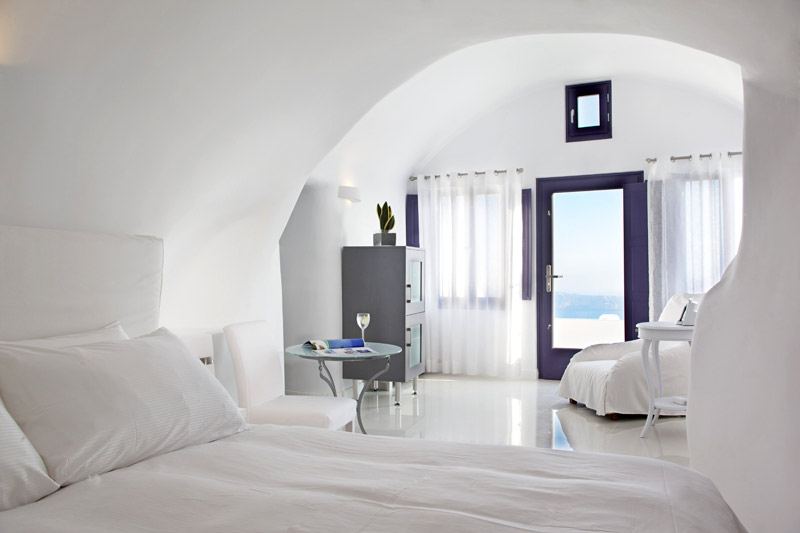 Chromata Santorini - Chromata small luxury hotel view 