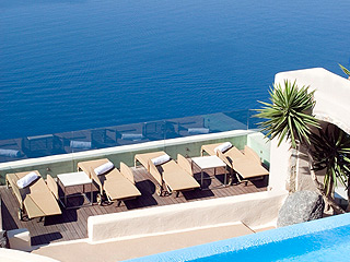 Icons Hotel santorini caldera view