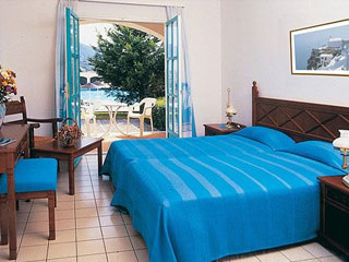 Santorini Image hotel pool couple