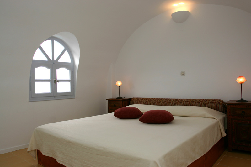 Tzekos villas -santorini hotels- santorini caldera view 