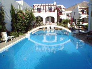 Veggera Hotel Santorini pool