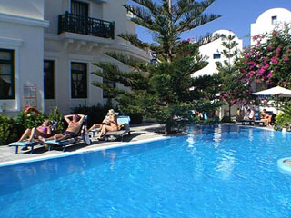 Veggera Hotel Santorini pool
