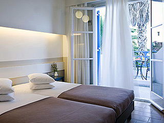Kamari Beach room-santorini travel-Kamari Beach hotel
