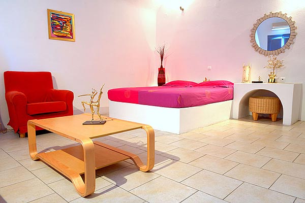 Uranos Houses room -first class hotels santorini