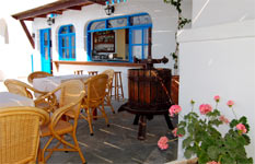 volcanos villas hotel cafeteria - accommodation in santorini -oia- santorini budget hotel 