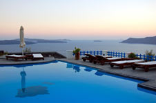 volcanos view hotel pool- oia- santorini budget hotel 