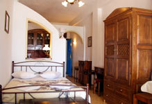 volcanos hotel accommodation- oia- santorini budget hotel 