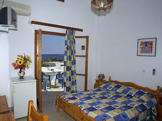 Akis - Esperides-santorini   budget accommodation -Akis - Esperides - room