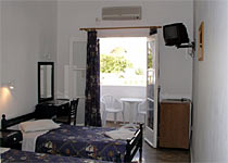 anemones - santorini budget accommodation - anemones hotel room