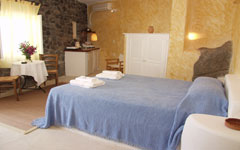 Finikia hotel santorini ia-budget hotels santorini-room
