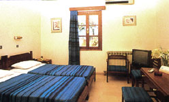 pelican hotel- fira accommodation -pelican room