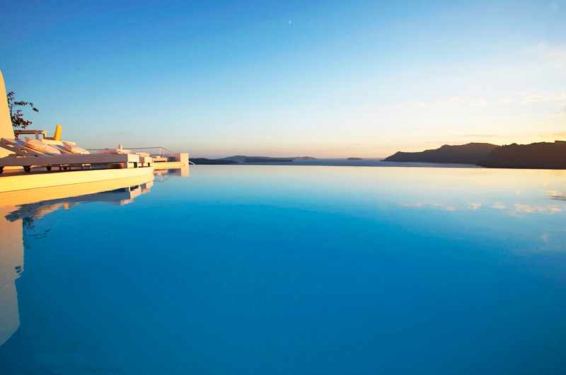 Katikies Hotel Santorini -sunset - luxury hotels in oia-santorini greece