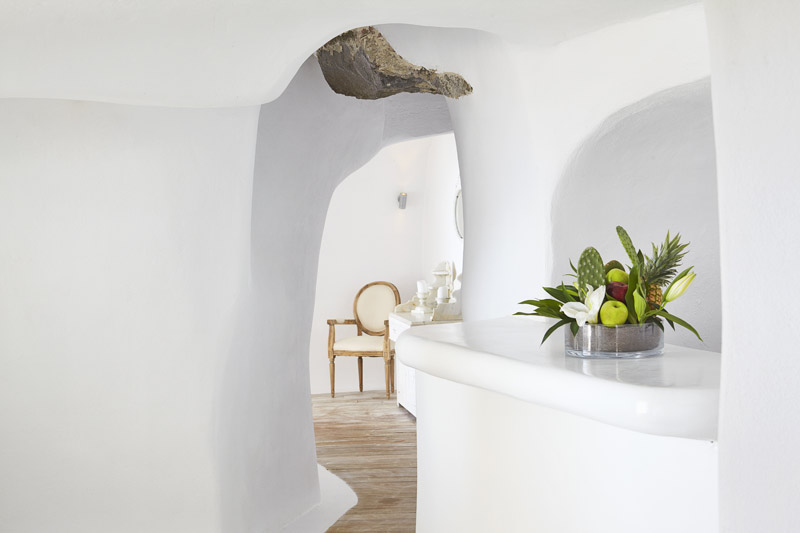 kirini hotel relaix & chateaux-exterior  view-  oia santorini luxury hotel 