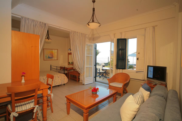 Pantheon Villas luxury hotel santorini-room